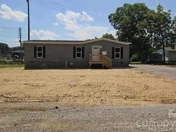 276 Mulberry St, Forest City, NC 28043