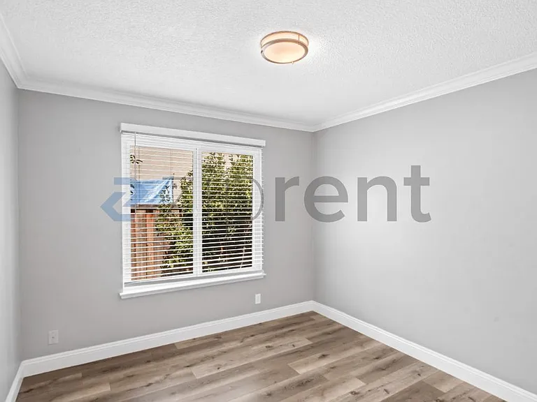 1427 Flickinger Ave — Photo 19