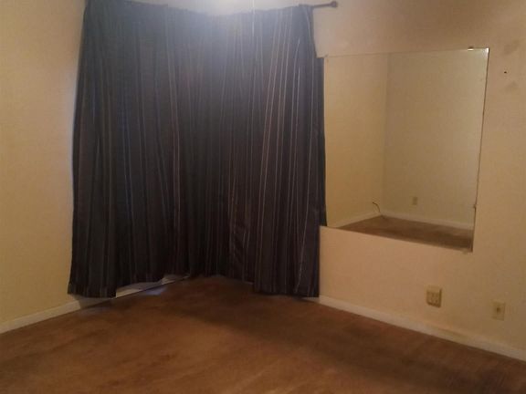 5th image of 462 Springs Rd