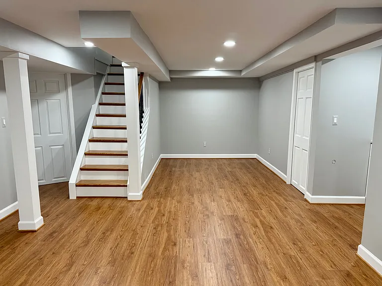 322 Glendale Ct — Photo 26