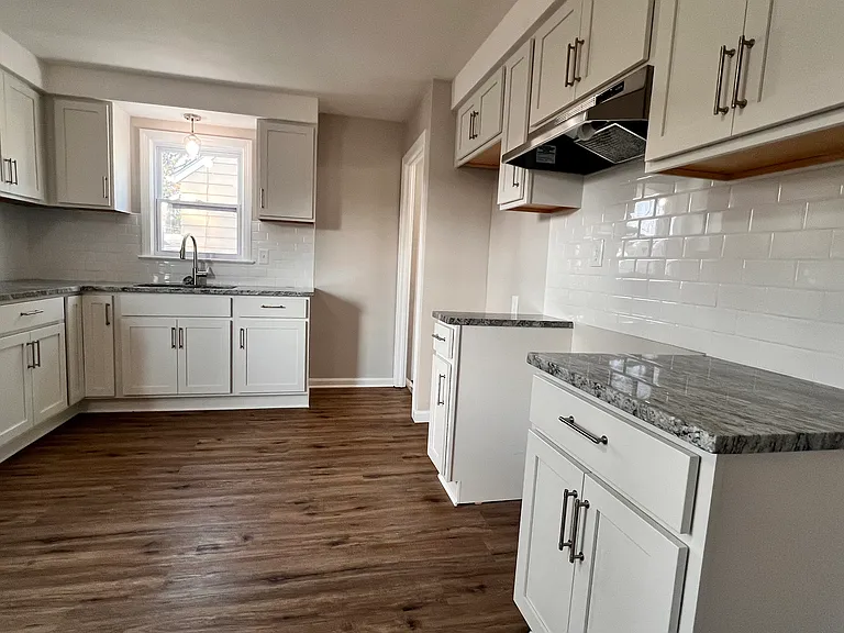 5128 Catherine St — Photo 8