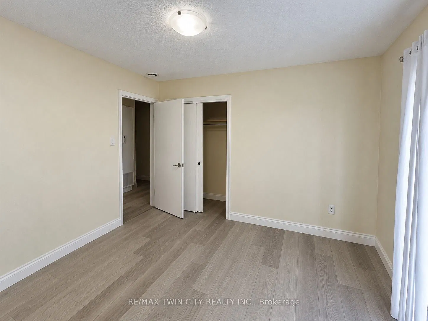 4 bed, $2,450 — Photo 4