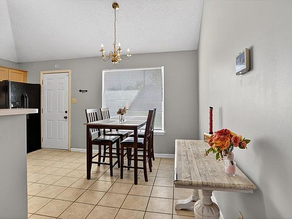 3rd image of 5831 Chadwell Rd