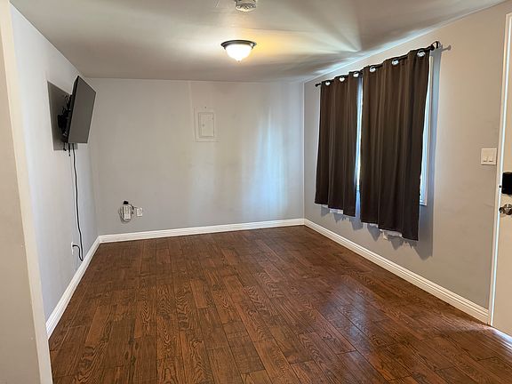 5th image of 921 W Russell Ave #B