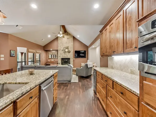 121 Tarry Town Cir, Valley View, TX 76272