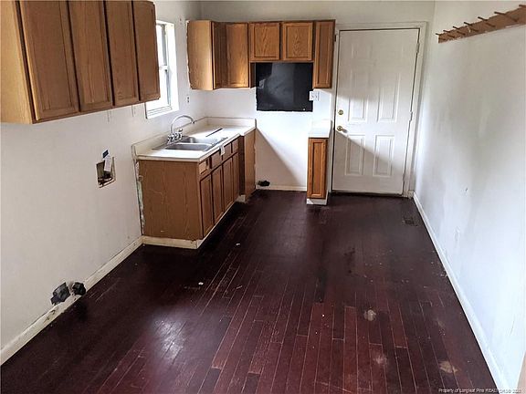 3rd image of 120 Malloy St
