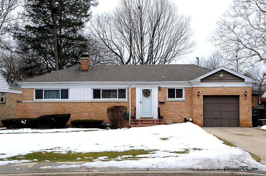 1st image of 210 N Lincoln Ln