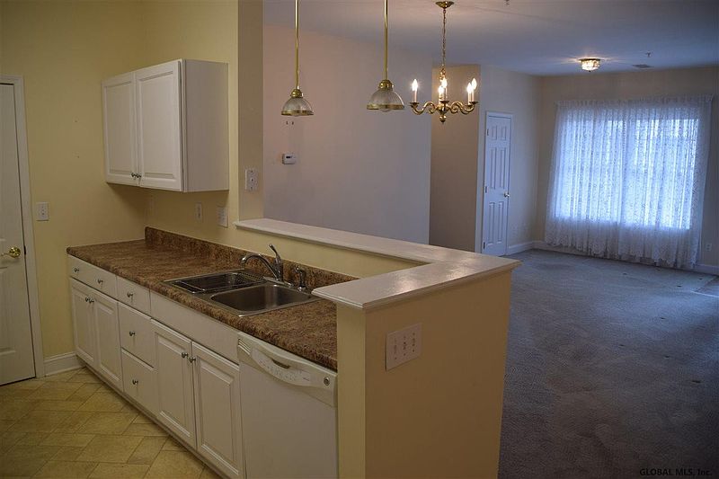 5th image of 203 N RIDGE