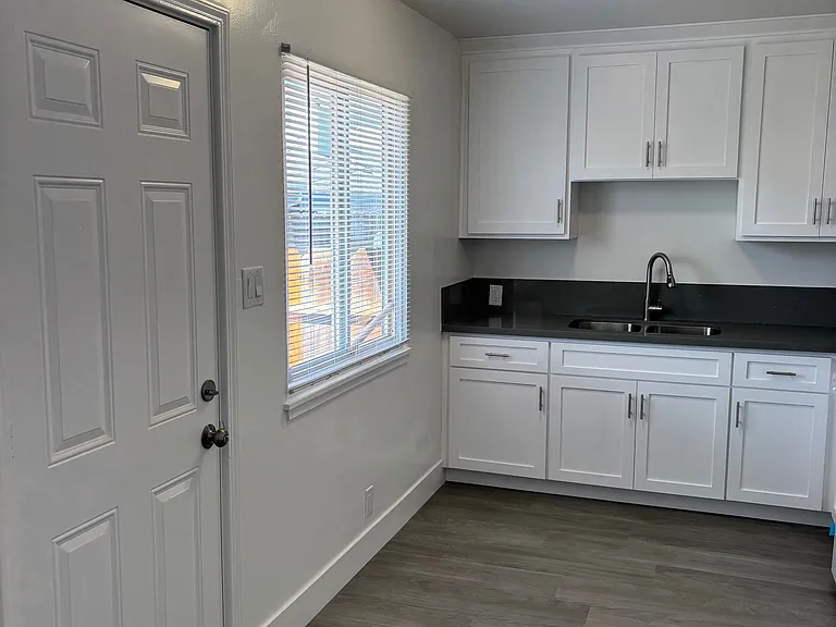 235 Clay St #6 — Photo 4