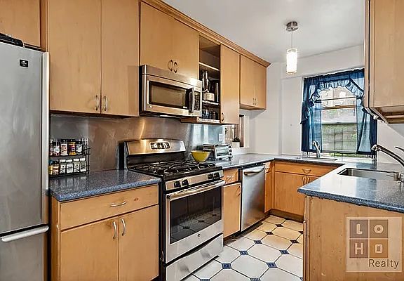 4th image of 568 Grand St APT J301/307