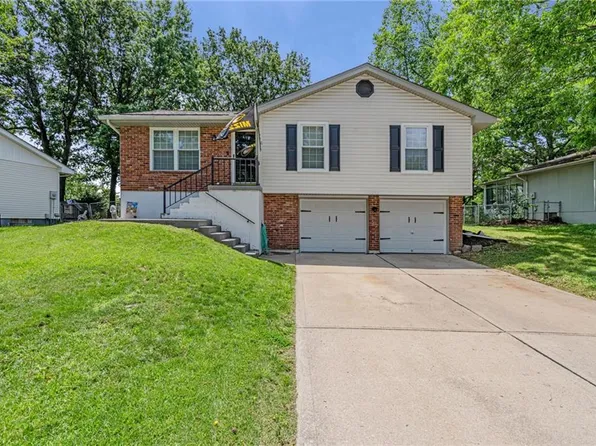 716 SE Redwood Ln, Blue Springs, MO 64014
