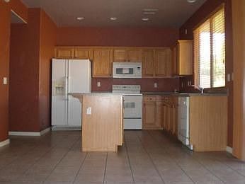 3rd image of 14442 W Clarendon Ave