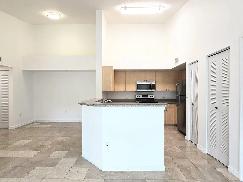 819 Villa Cir