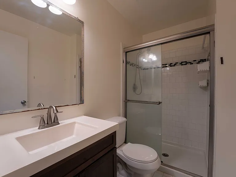 18246 Fox Chase Cir — Photo 6