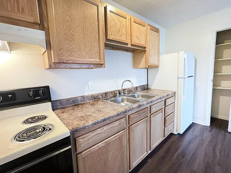 Crown Crossing Apartments — Photo 67