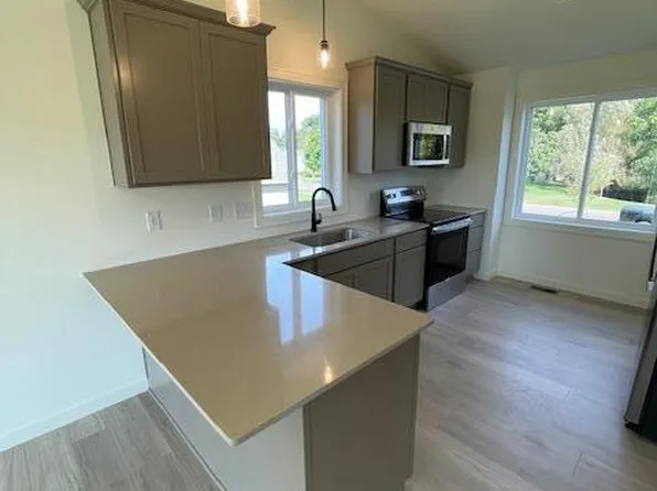 1463 34th Ave SW, Cambridge, MN 55008