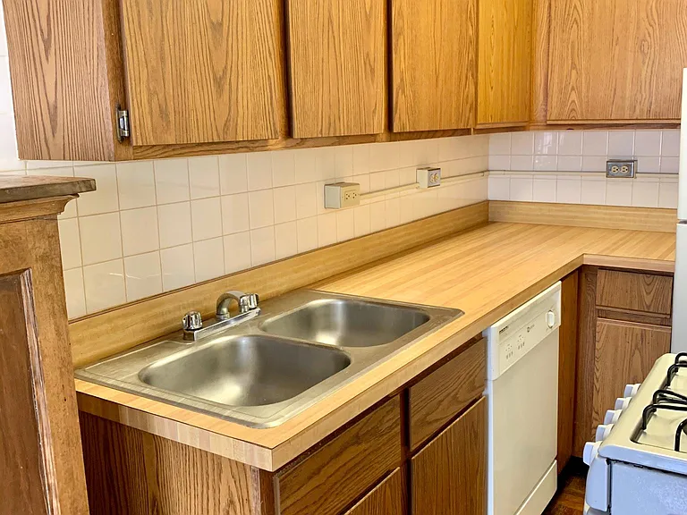 553 West Oakdale Avenue — Photo 29