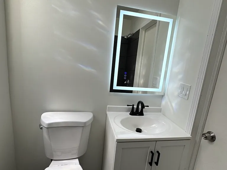 1617 W 38th Pl — Photo 7