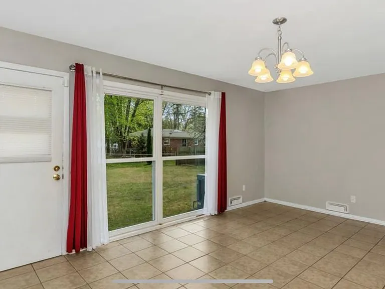 806 E Forrest St — Photo 10
