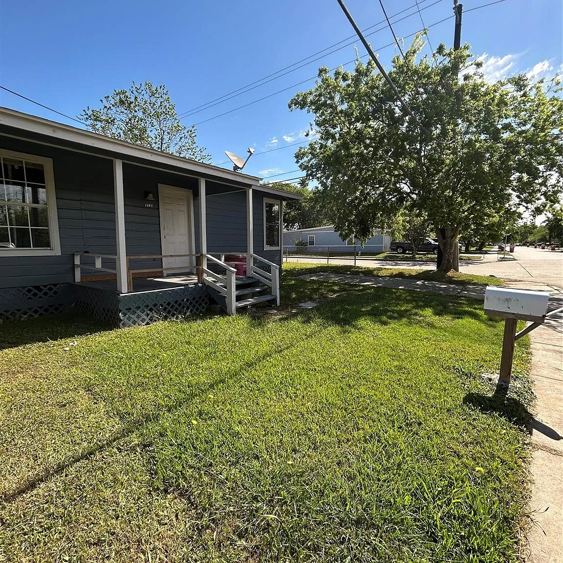 2 bed, 1.0 bath, $850 — Photo 2