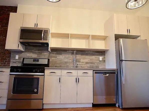 1273 Rogers Avenue image 5 of 9