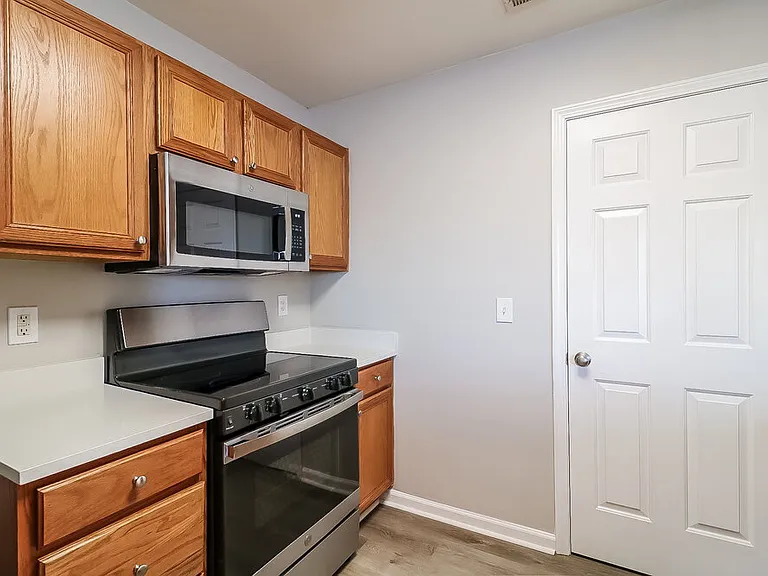 2826 Filbert St — Photo 8