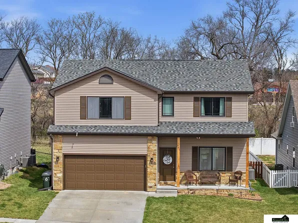 941 Scotts Creek Ct, Hickman, NE 68372