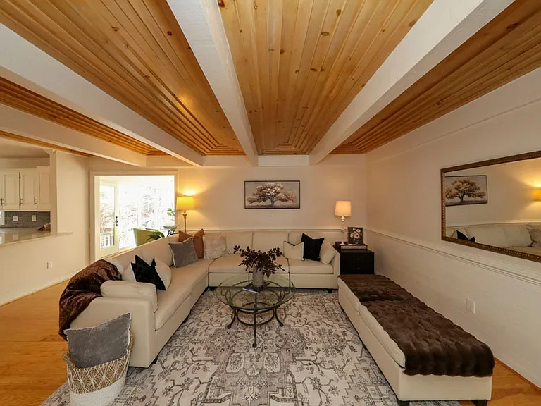 208 Fairfax Way — Photo 1