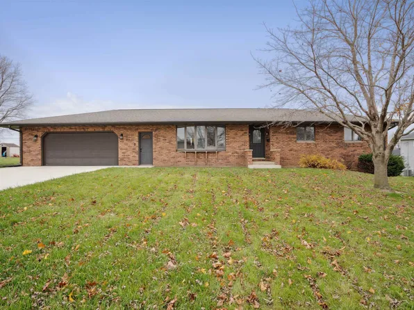 104 Corbett Ln, Epworth, IA 52045