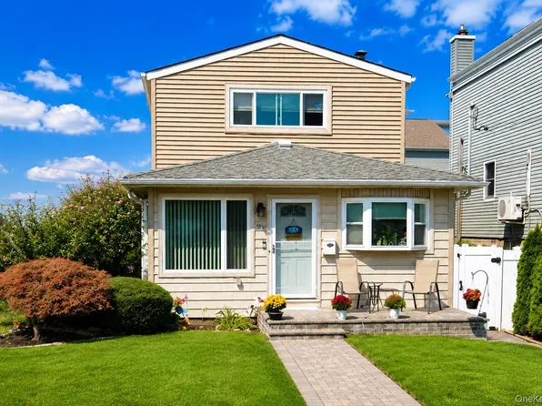 29 Milton Road, Babylon, NY 11702
