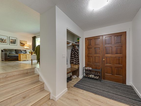2nd image of 77 Beacon Cres