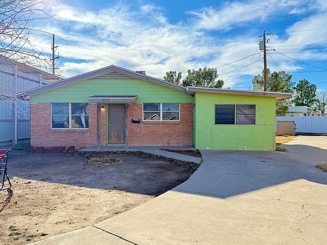 1st image of 2217 Country Club Dr