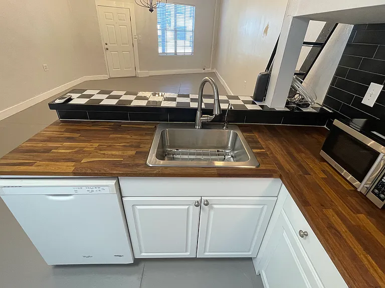 2305 W Texas Ave #5 — Photo 6