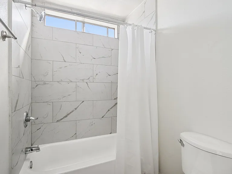 6300 Lankershim Blvd — Photo 2