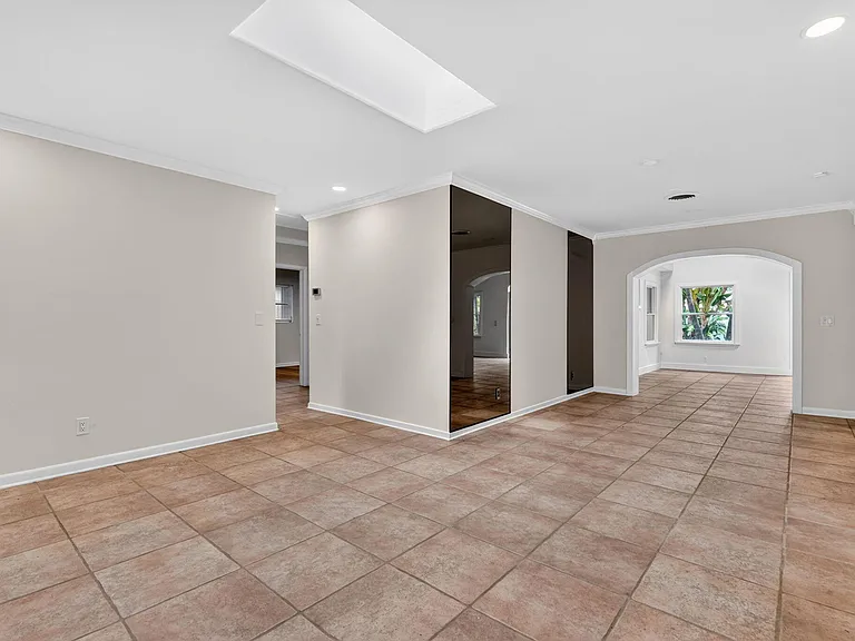 606 Paulina Rd — Photo 12