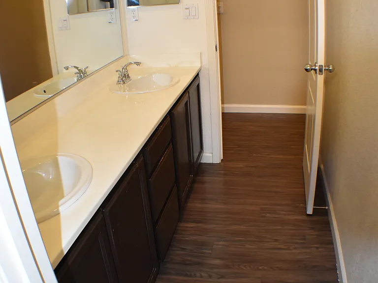513 Canterbury Cir — Photo 11