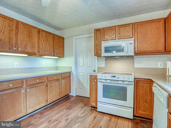 4th image of 102 Tern Ave
