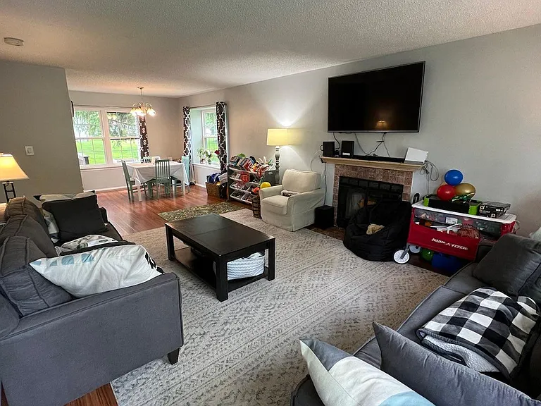 401 Penns Way — Photo 2
