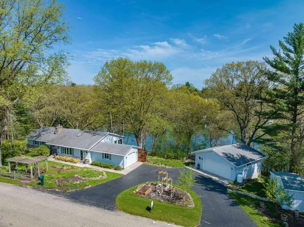 310 Fish Lane, Oxford, WI 53952