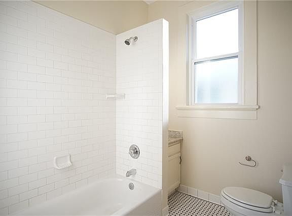 5th image of 1123 Dublin St