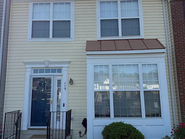 115 Hillside Ct — Photo 1