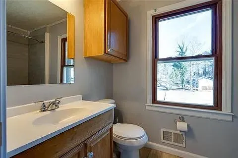 4 bed, 2.0 bath, 1776 sqft, $819 — Photo 4
