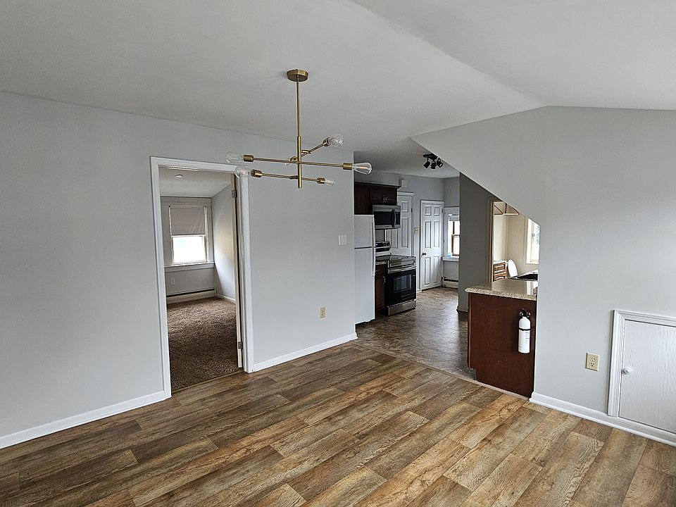 1st image of 124 N Main St APT 2