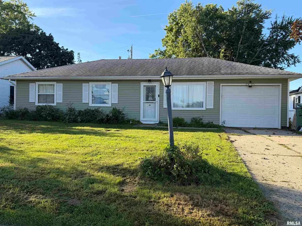 317 E Almond Dr, Washington, IL 61571