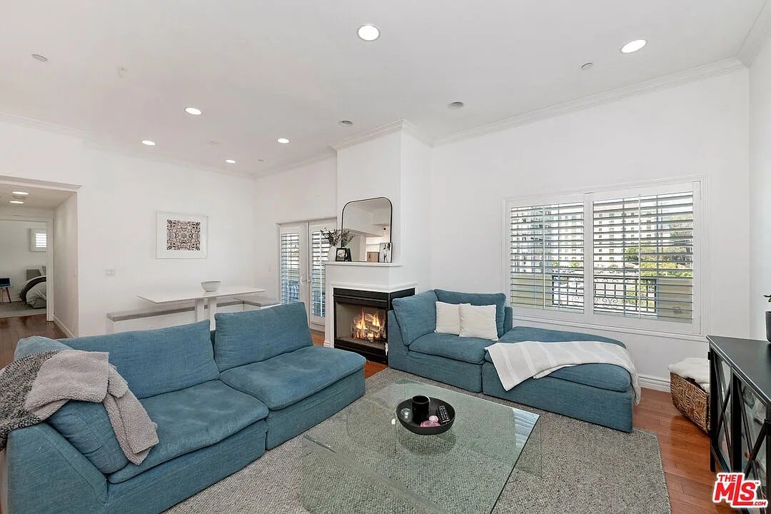 2 bed, 2.5 bath, 1320 sqft, $4,595 — Photo 4