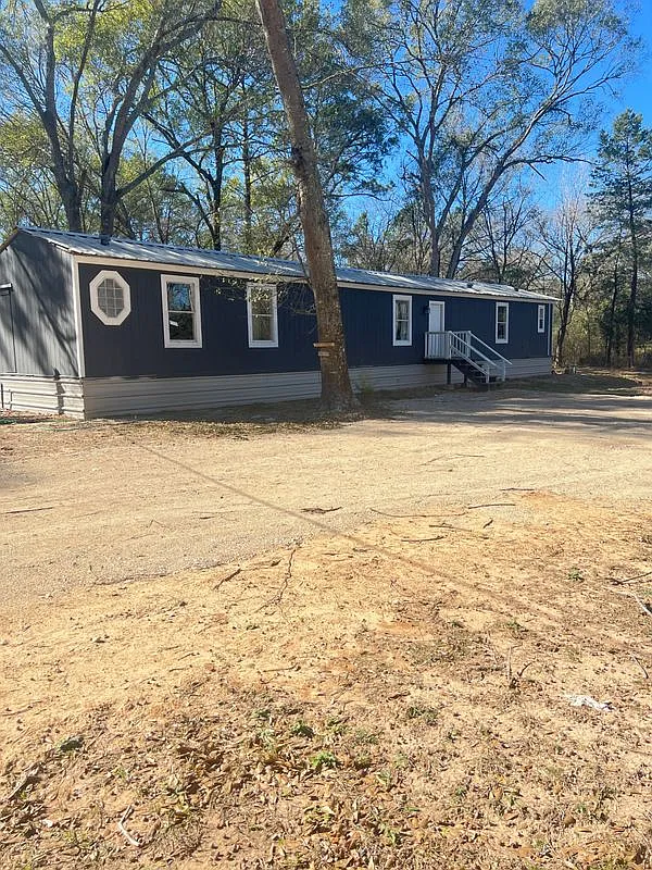 4 bed, 2.0 bath, 1300 sqft, $1,650 — Photo 1