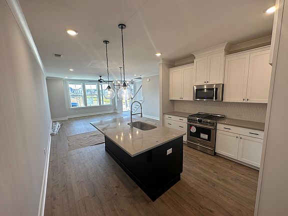 4th image of 151 Pocket Bend Cir