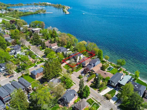 67 Lake Promenade, Toronto, ON M8W 1A2