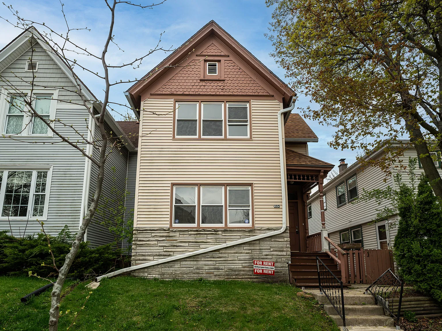 2 bed, 900 sqft, $1,600 — Photo 1