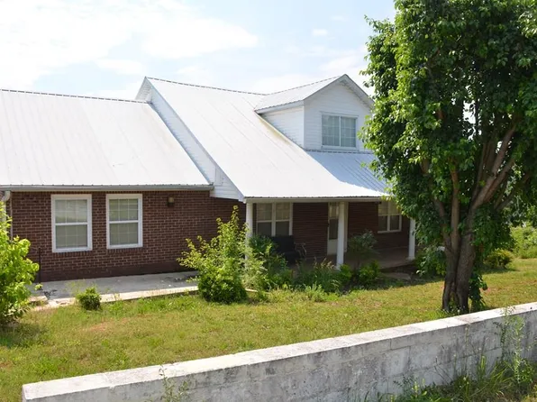 300 N Main St, Byrdstown, TN 38549